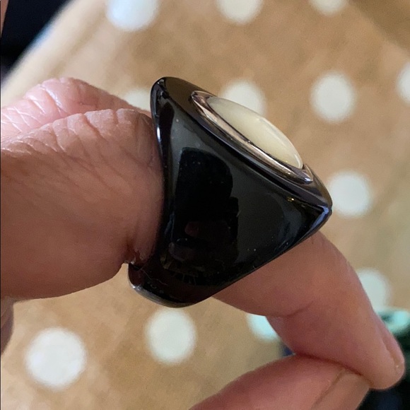 Tous - Picture 3 of 8